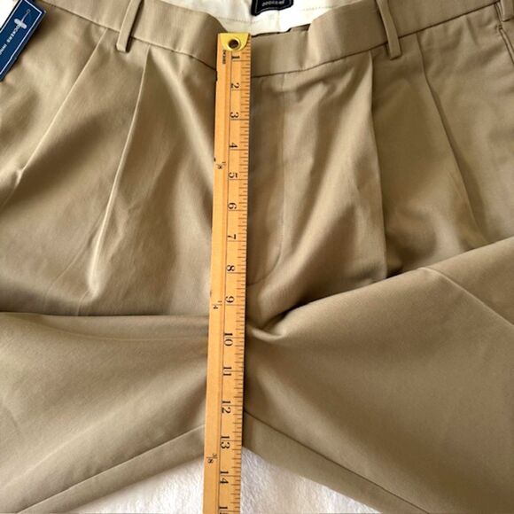 Dockers Men's 38x30 Khaki Pants Pleated Relaxed Fit Beige Classics Pockets NWT - Picture 9 of 11